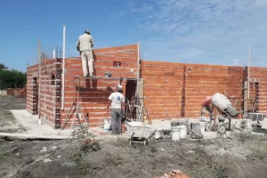 Frigerio pidió ayuda a Nación para terminar 1.000 viviendas