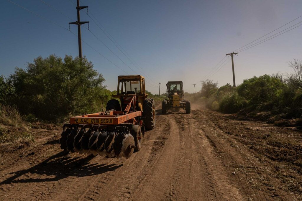 Mejoran un camino productivo entre los  departamentos Paraná y Diamante