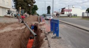 Reparan y renuevan cañerías de agua en Avenida Almafuerte de Paraná
