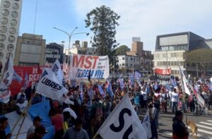 Organizaciones sociales y sindicales se manifestaron en Paraná