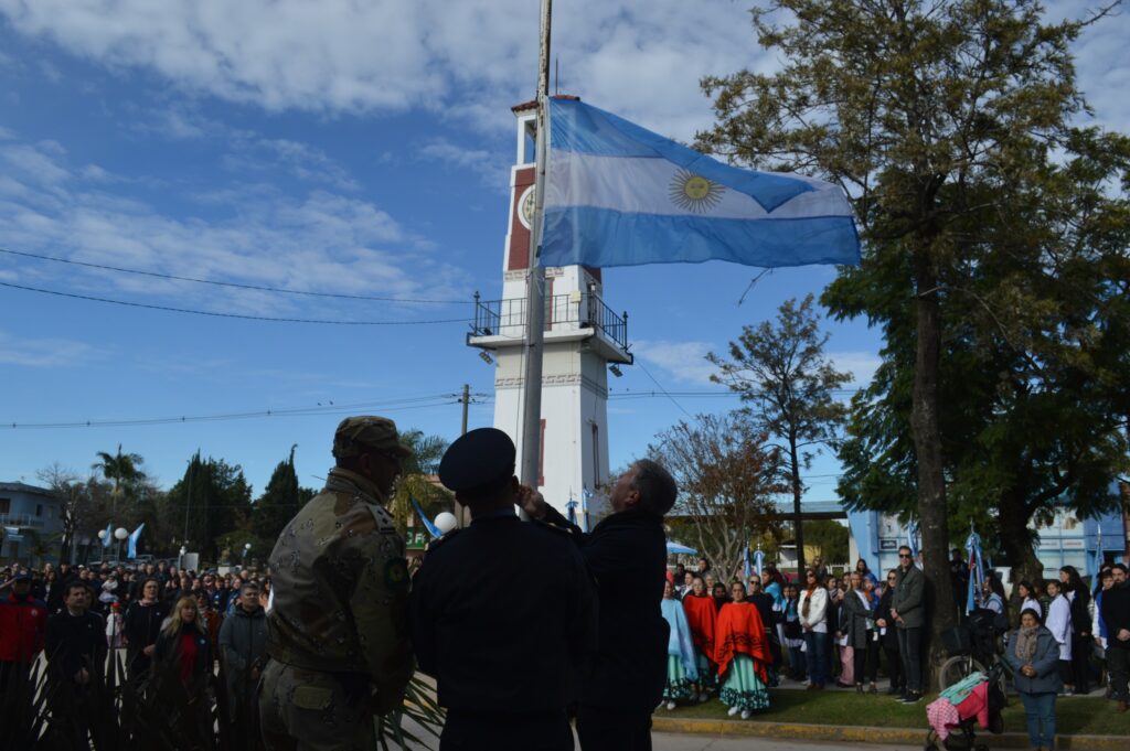 María Grande, conmemoró el 214º aniversario de la Revolución de Mayo