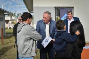 El gobierno provincial entregó ocho nuevas viviendas en Villa del Rosario
