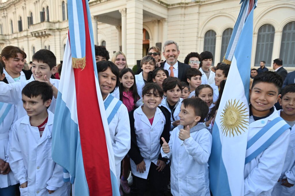 El gobernador encabezó el acto por el Día de la Bandera de Entre Ríos