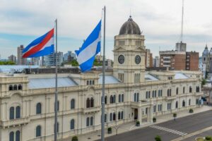 El gobierno convocó a paritaria a los gremios docentes y estatales para este viernes