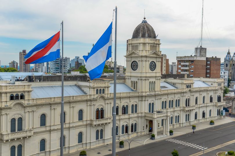 El gobierno convocó a paritaria a los gremios docentes y estatales para este viernes