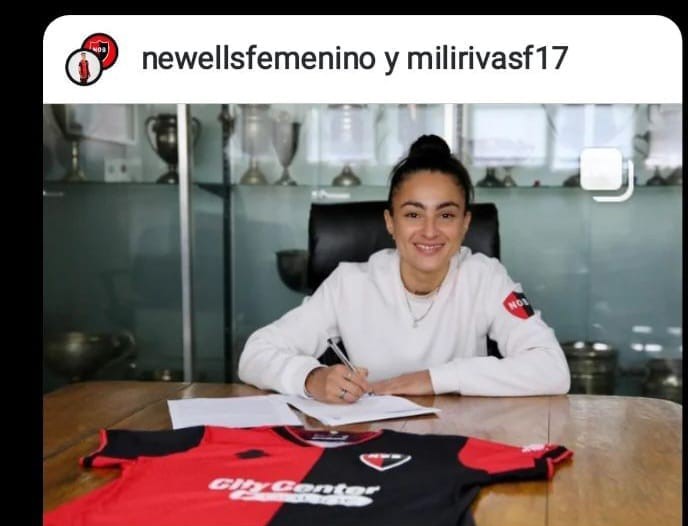 “Mili” Rivas firmó contrato profesional con Newell´s