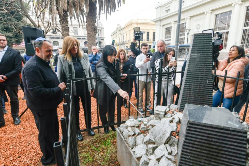 La vicegobernadora participó del acto en conmemoración por los 30 años de AMIA