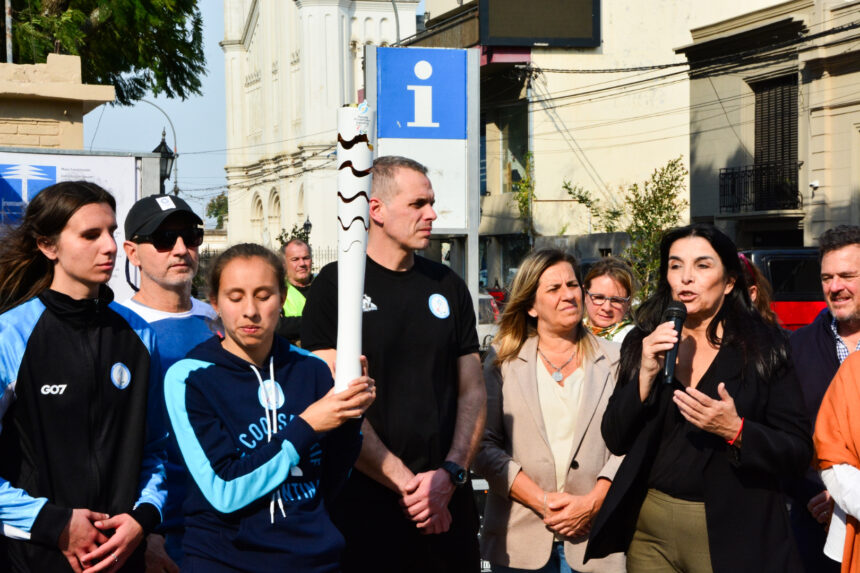 En Gualeguay, Aluani acompañó el paso de la Antorcha Paralímpica