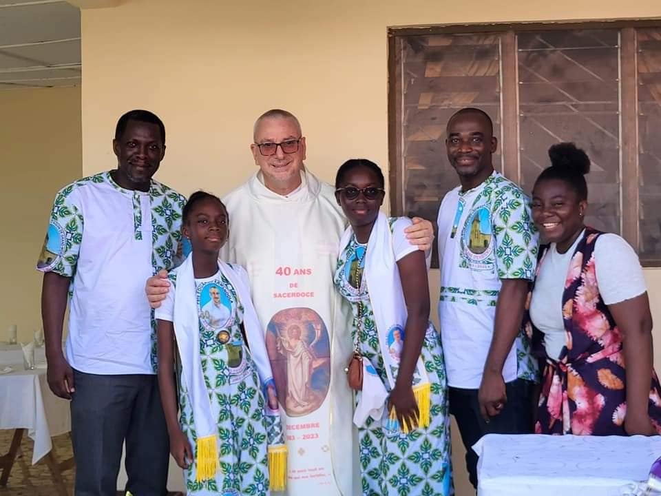 El sacerdote misionero en África, Eduardo Armándola, oficiara la misa del domingo a la tarde