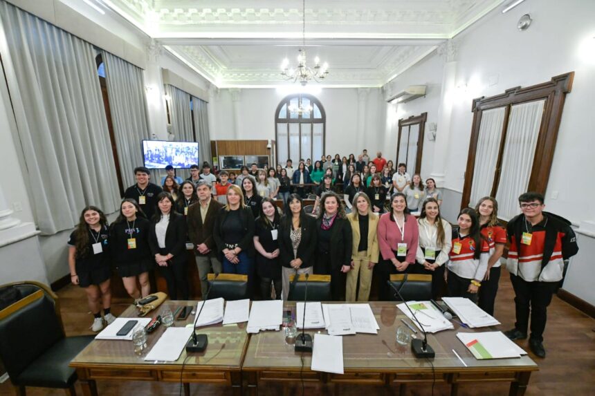 La vicegobernadora presenció la instancia departamental del Senado Juvenil en Paraná