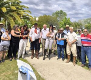 HOMENAJE A NESTOR «TOPO» LANDRA EN LA FIESTA DEL COSTILLAR A LA ESTACA