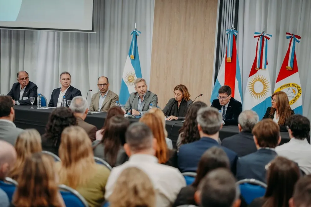 Frigerio participó de un encuentro de equipos técnicos de la Región Centro sobre educación