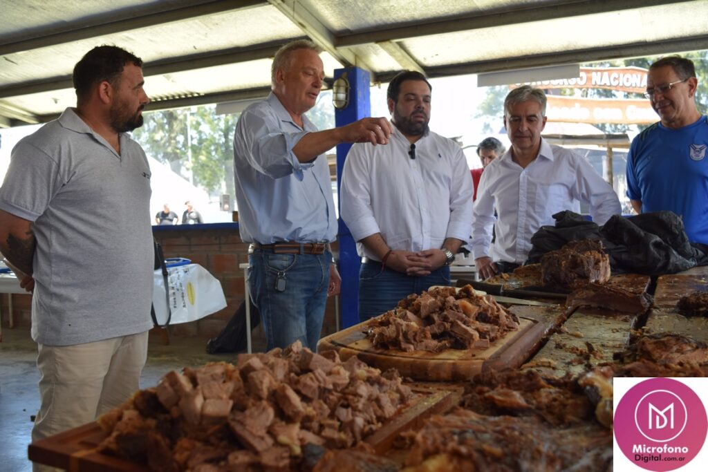 El Ministro Troncoso, el primer funcionario provincial en visitar este año la Fiesta Nacional del Asado con Cuero